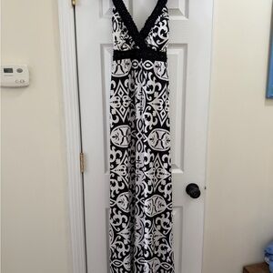 INC Black & White Patterned V-Neck Maxi Dress